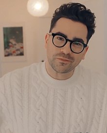 How tall is Dan Levy?
